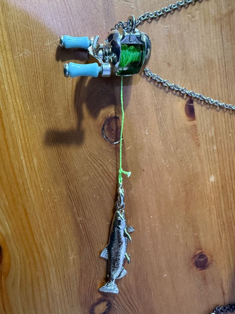 Movable Fishing necklace