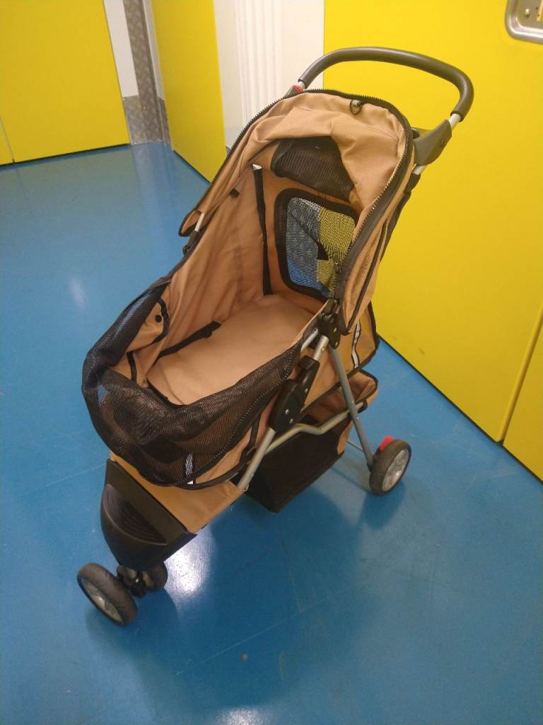 Dog pushchair 