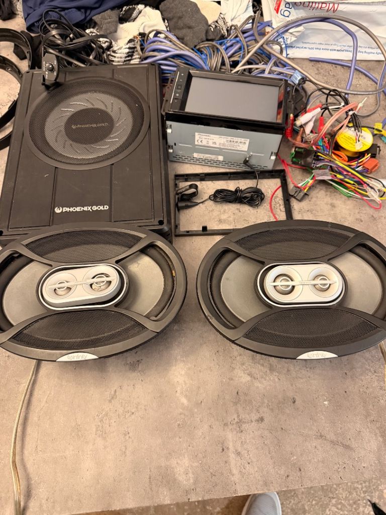 Pioneer Bluetooth radio with phoenix gold sub and amp and infinity 6x9 check pics 