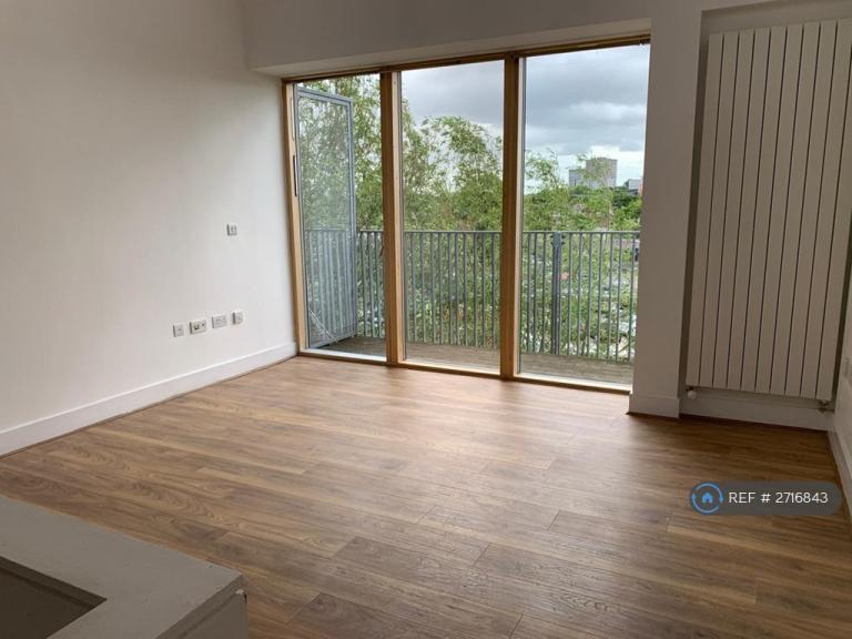 4 bedroom house in Cable Yard, Coventry, CV1 (4 bed) (#2716843)