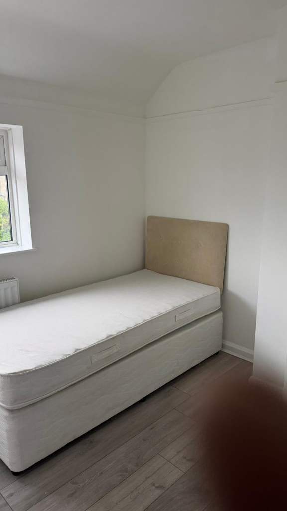 Spacious & Cosy ensuite room for Rent EN5 2QE  