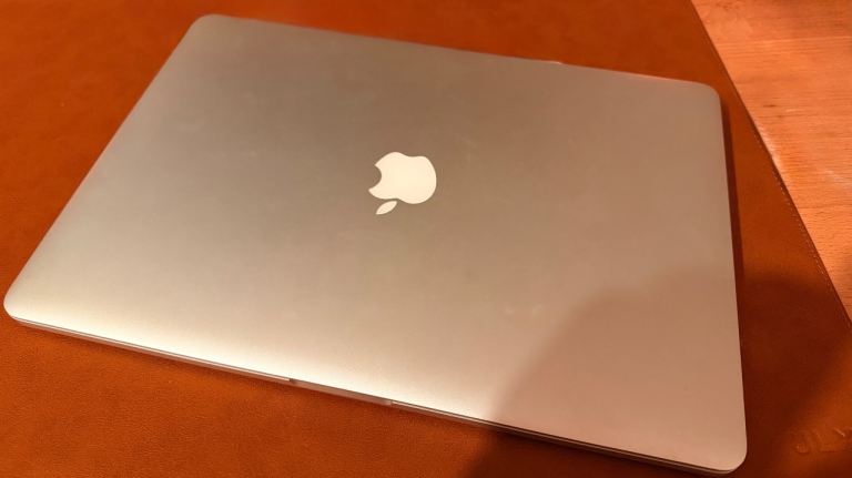 15inch MacBook Pro (2015) 16gb ram 256hd
