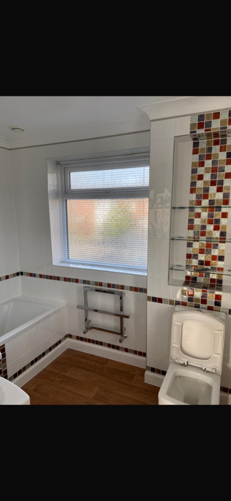 3 bedroom semi detached house garage and conservatory with driveway