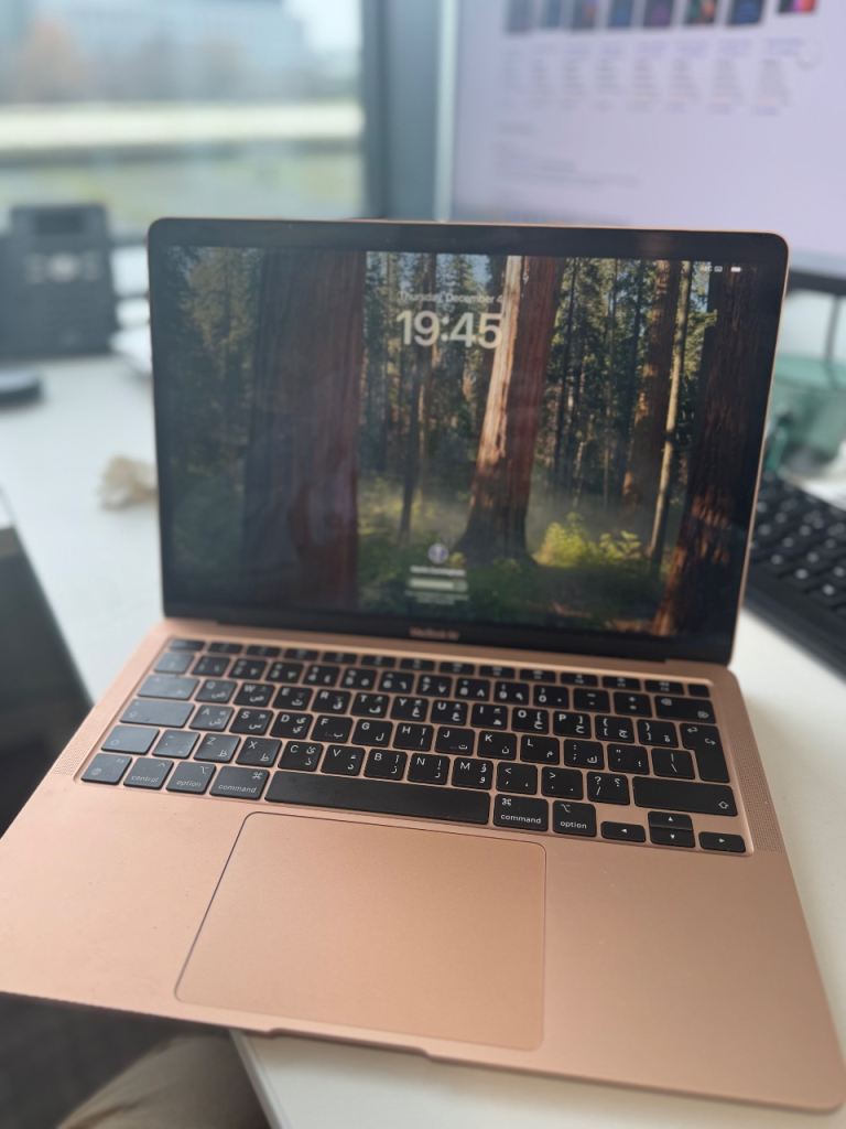 Apple MacBook Air 13” M1 – 8GB / 256GB – Excellent Condition – £375