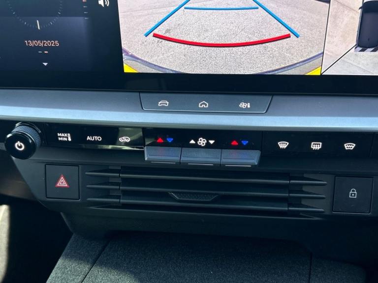  Vauxhall Grandland Electric 73kwh Ultimate Suv 5dr Electric Auto 213 Ps