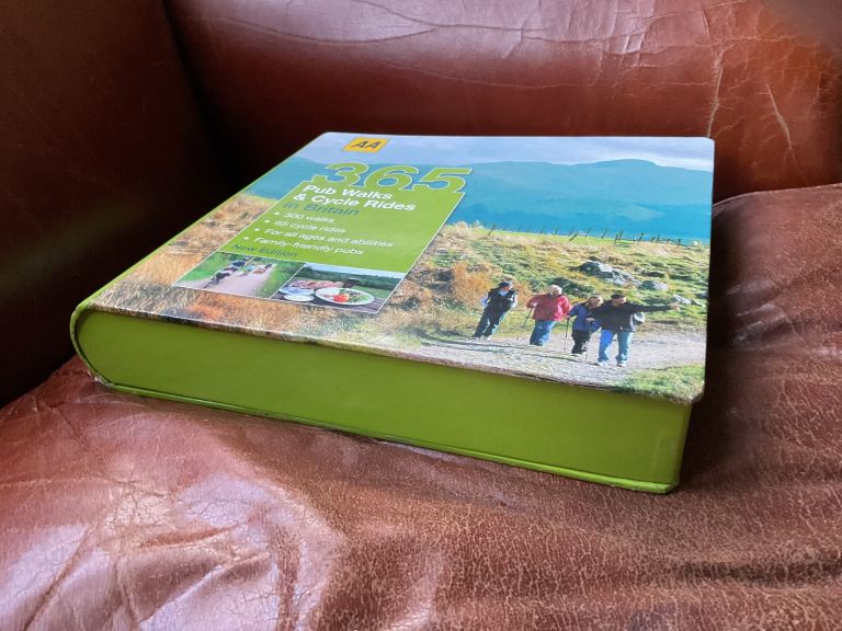 365 maps pub walks and cycle rides in Britain AA great unused condition £10