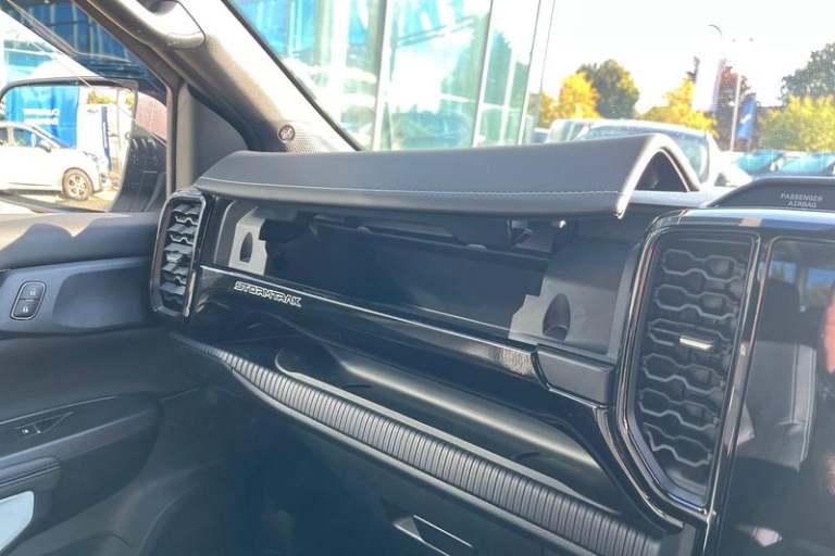 2025 Ford Ranger Stormtrak AUTO 2.3 EcoBoost 281ps PHEV 4x4 Double Cab Pick Up Automatic Pick-Up ...