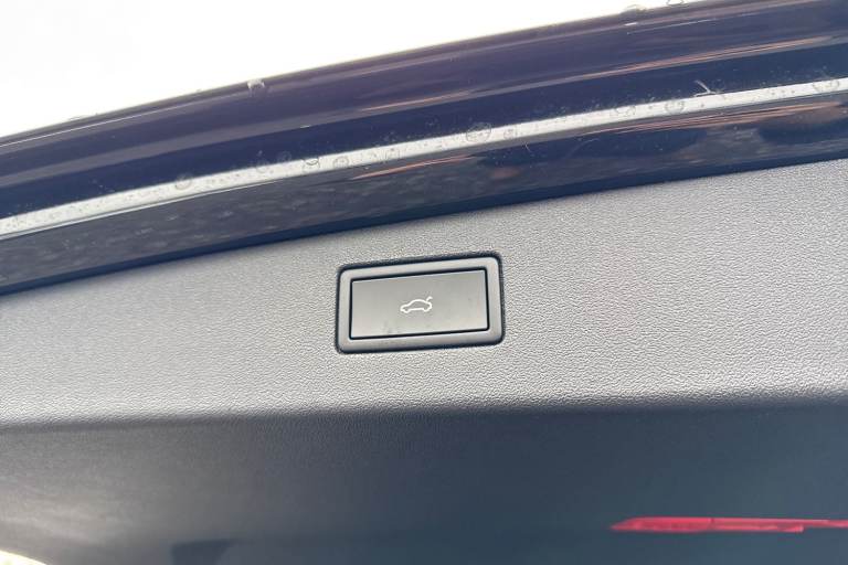 2025 Volkswagen Tiguan 1.5 TSI eHybrid 19.7kWh R-Line DSG Euro 6 (s/s) 5dr SUV Automatic