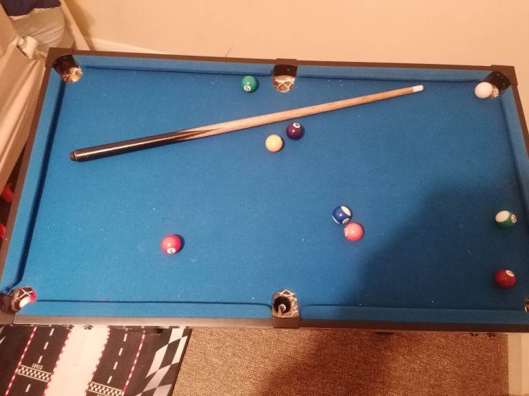 Kids pool table 