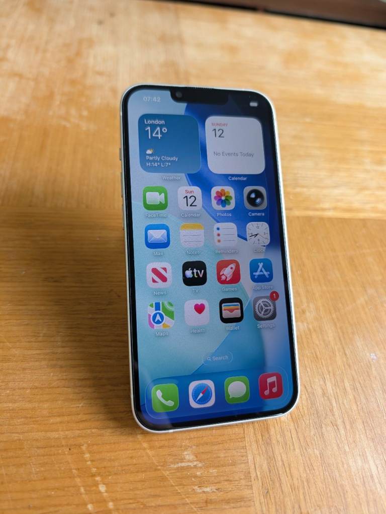 iPhone 13 128GB White Unlocked – 96% Battery – Pristine + Case