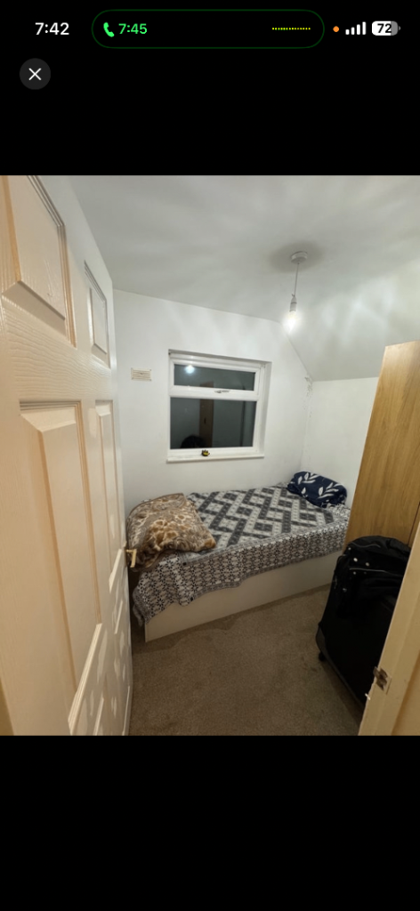 Single Bed room available 