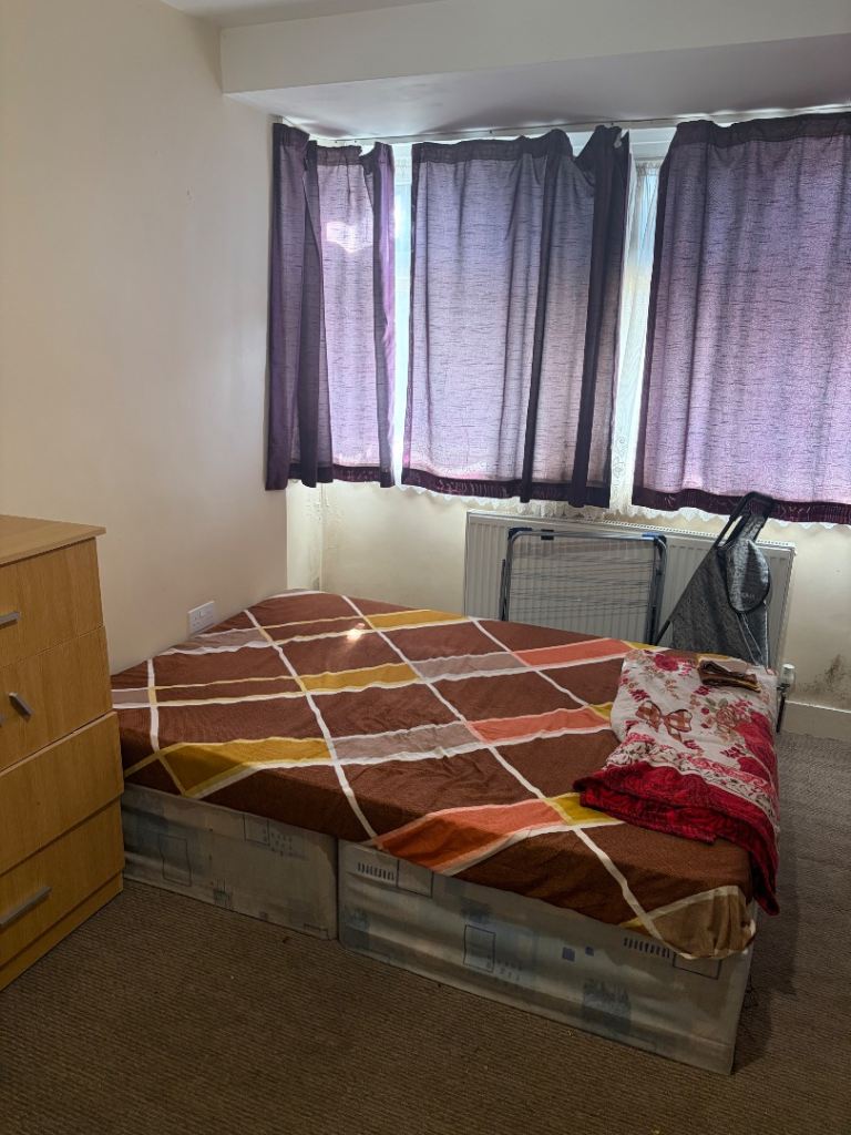 Double Bedroom Available in a Shared House – RM8 1LL