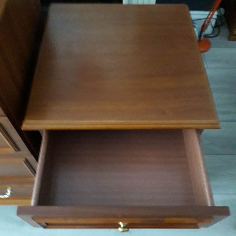 BEAUTIFUL STAG CHEST OF DRAWERS TOGETHER WITH A MATCHING BEDSIDE CHEST FOR SALE . COULD DELIVER .