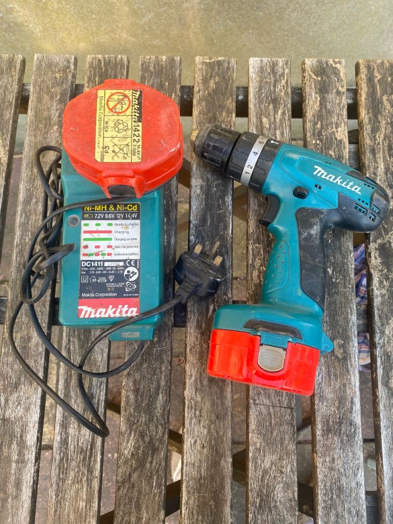 Makita 14.4v combi drill with 2 batteries