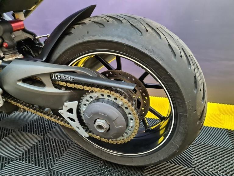 Triumph Speed Triple S 1050 Red