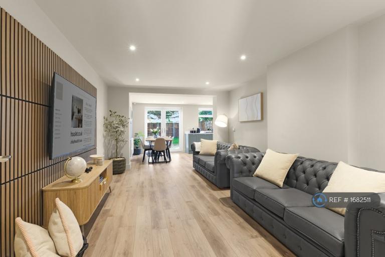 5 bedroom house in Westlea Avenue, Watford, WD25 (5 bed) (#1682511)