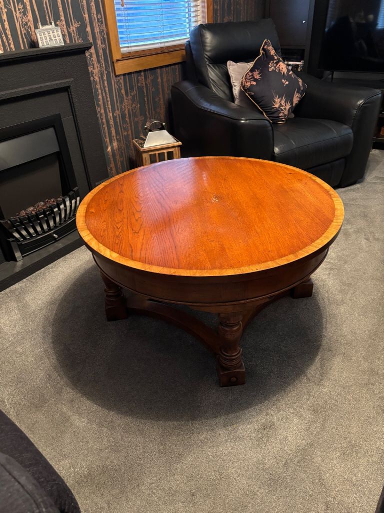 image for Round Solid Oak Veneer Coffee Table