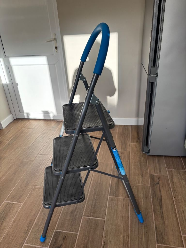 Mac Allister 3 tread aluminum foldable step ladder/stool