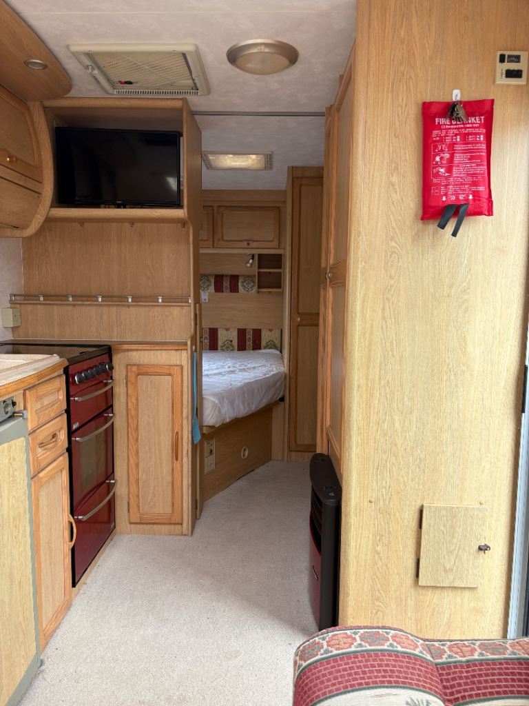 2004 coachman fix bed Caravan 4 berth 