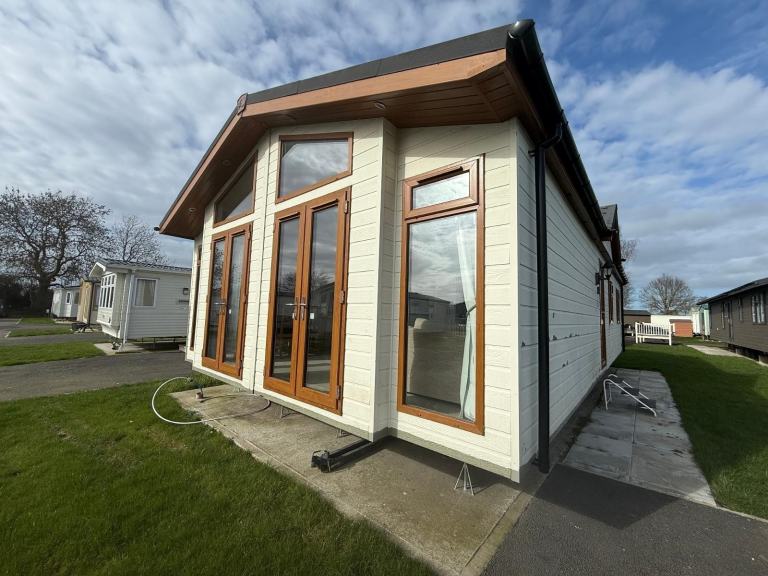 Static caravan/ twin unit Stately Albion lodge For sale at Manor House park. 