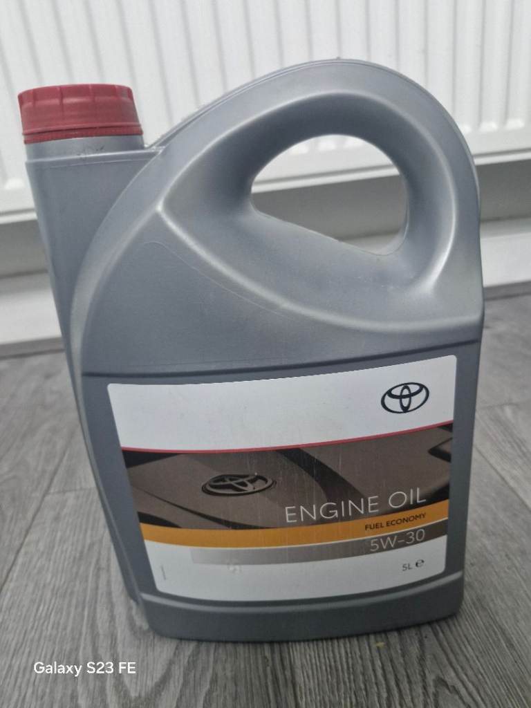 Toyota 5w30  engine oil 