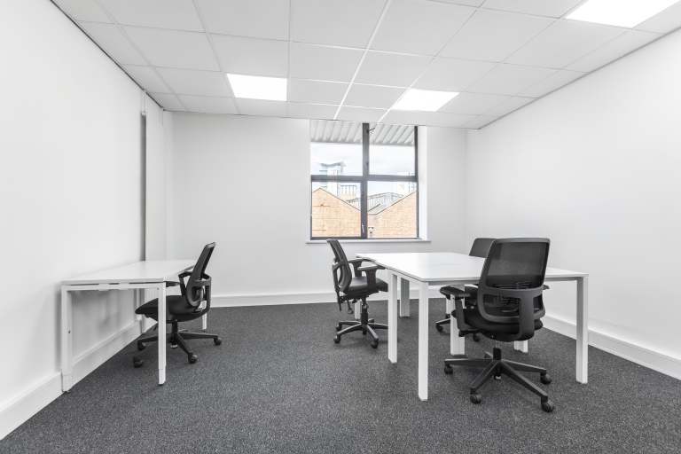 Office Space for Rent in SOUTHAMPTON SO145FE - 5-Desk Layout