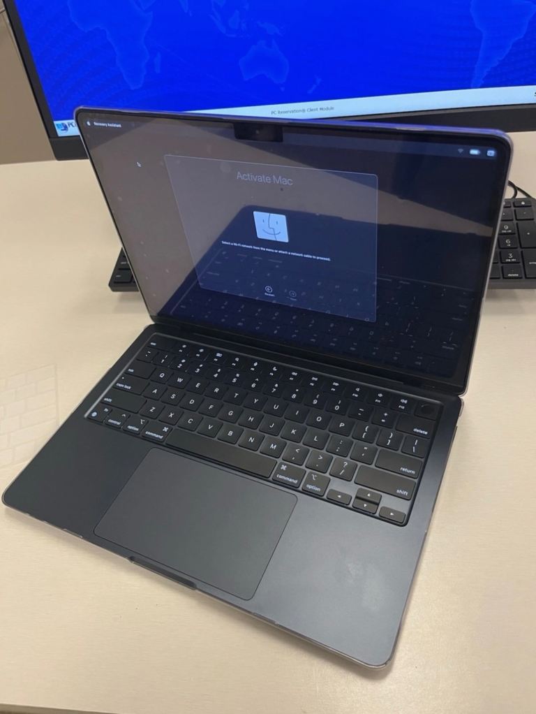 Excellent condition 13" MacBook Air M3 16GB 1TB Midnight