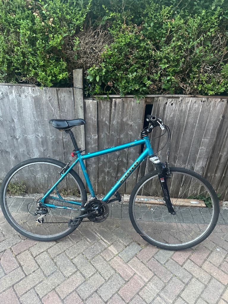 Hybrid Bike with Rock Shox Front Suspension – Good Condition