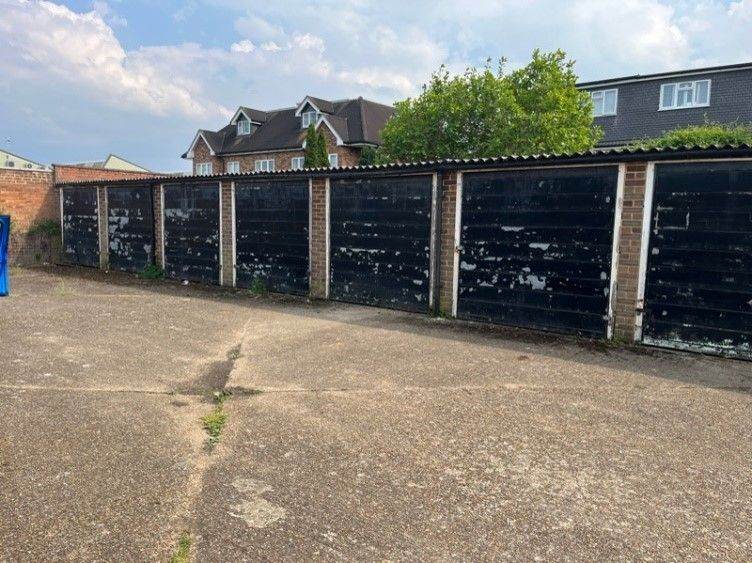 Lock-Up Garage to Rent