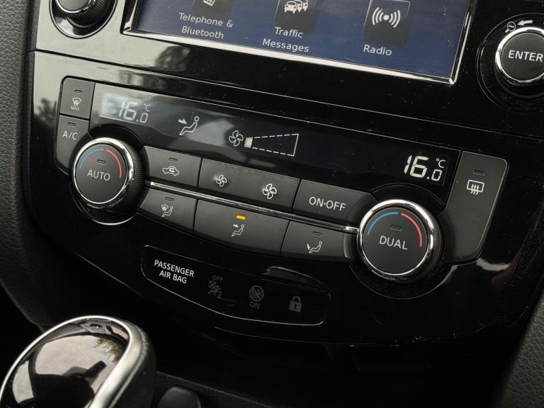 2017 Nissan Qashqai 1.2 DiG-T N-Connecta 5dr Xtronic HATCHBACK PETROL Automatic