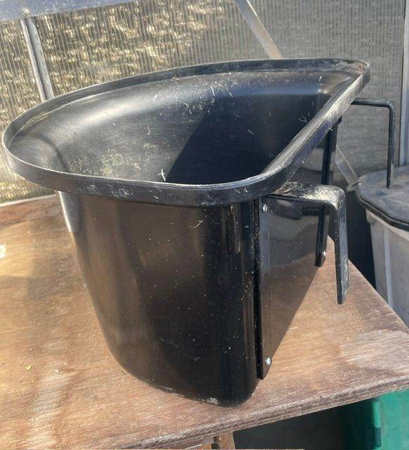 Horse feeding and drinking bucket