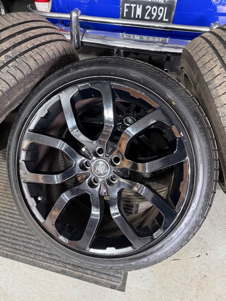 20 inch Alloy Wheels and excellent tyres 245/45/20 Over 5mm tread on each one came 
