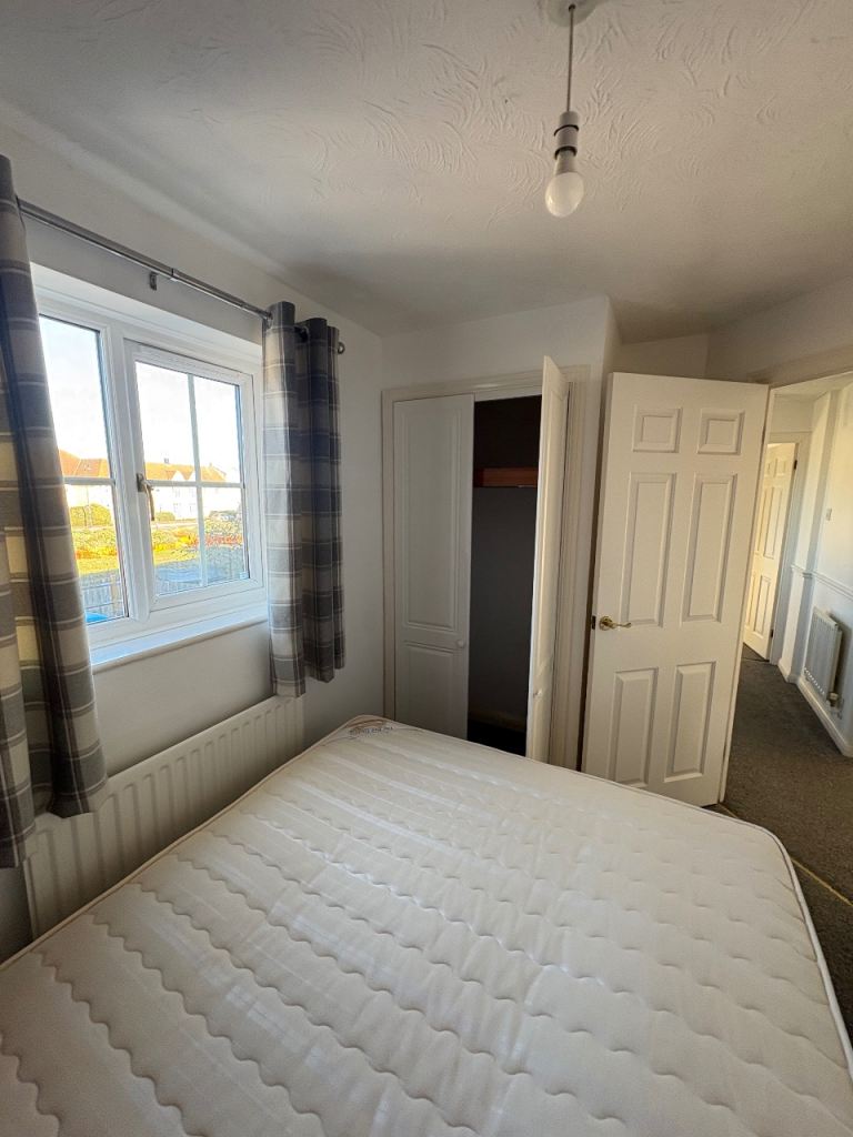 Double room , and single to rent 