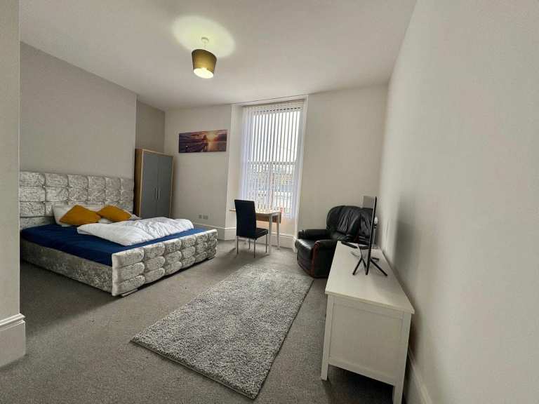 Bills included Ensuite room available Sunderland Center