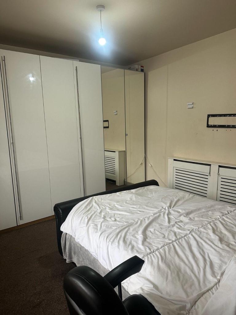 A big double room in a 3 bedroom shared house 