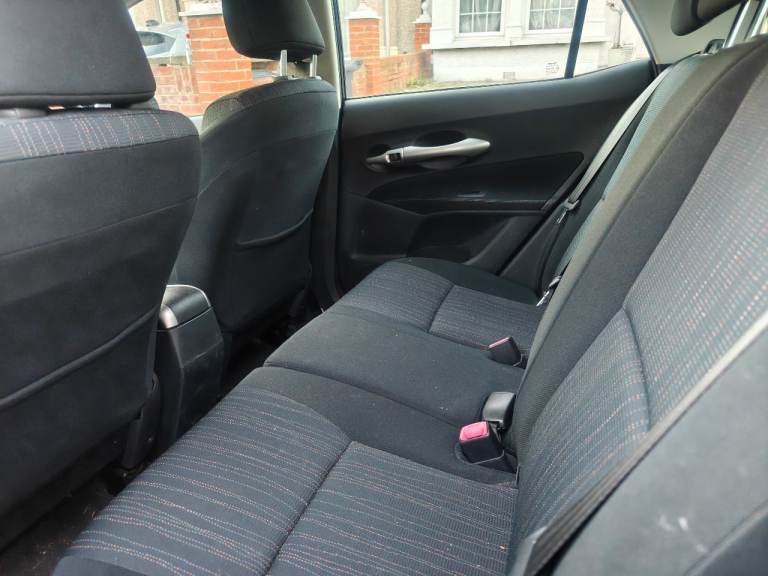 Toyota auris 1.6 petrol 1 former owner Full service history 