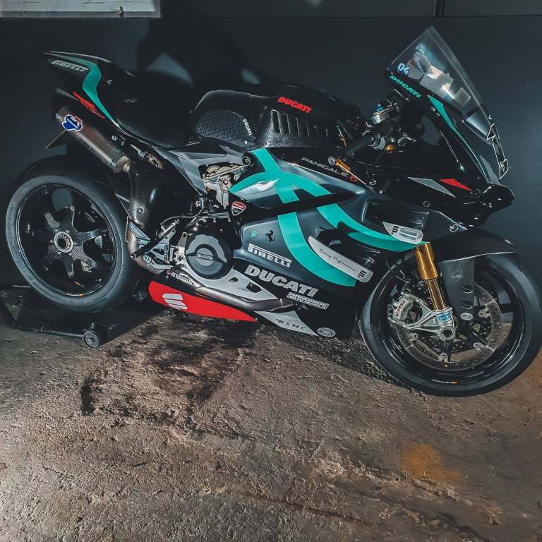 Ducati Panigale 1199R *Carbon Wheels LOTS EXTRA
