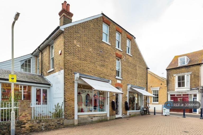 1 bedroom flat in Harbour Street, Whitstable, CT5 (1 bed) (#3066648)