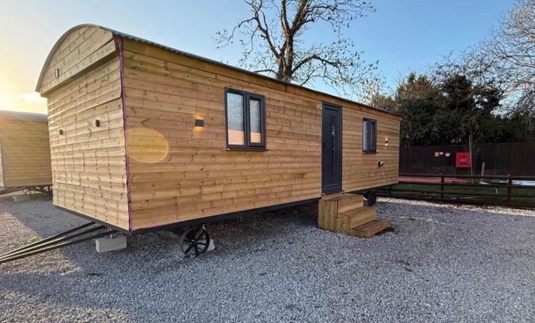 2 bedroom house flat apartment available for rent 