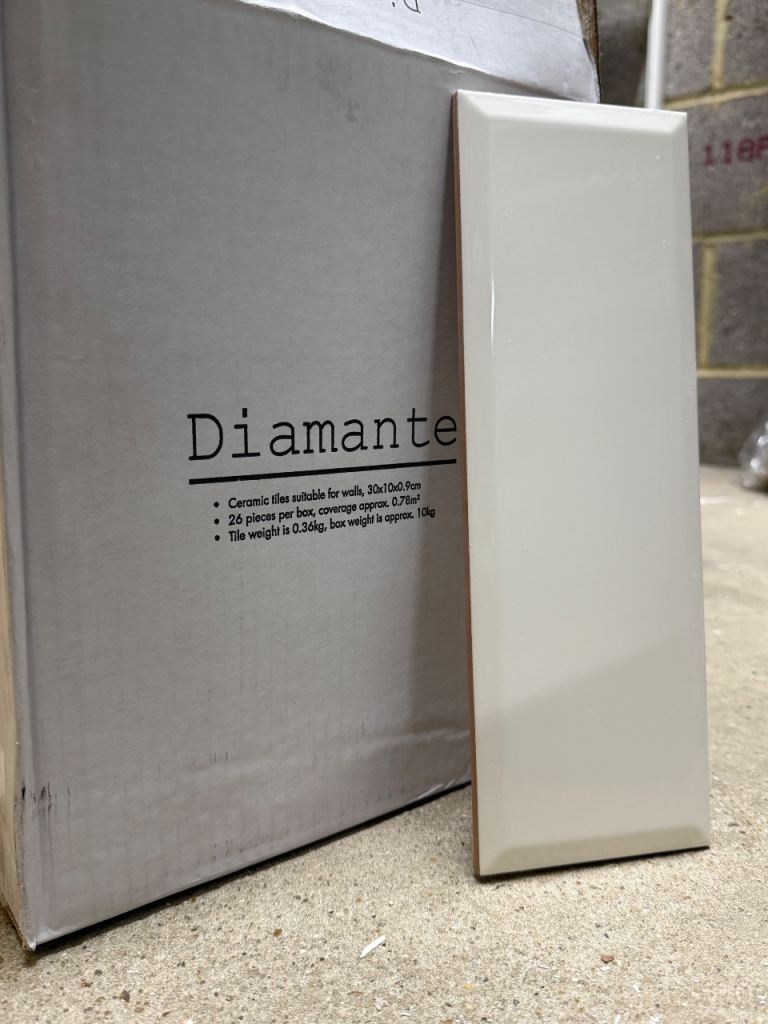 Brand new spare Diamante Tiles from Topps Tile. 24 pieces 