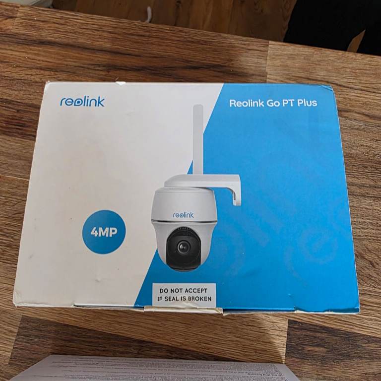 Reolink Go PT Plus 4MP Surveillance Camera & Solar Panel – NEW