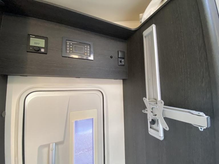 2021 (71) ROLLER TEAM ZEFIRO 690 FAMILY MOTORHOME