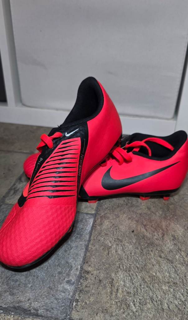 Nike Phantom VSN Football Boots - Red, New.