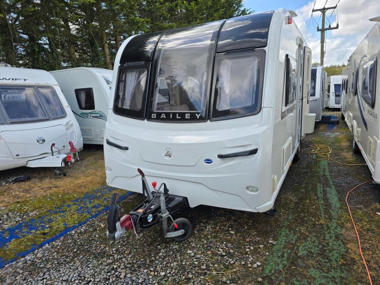 2018 Bailey Unicorn Valencia Fixed Bed End Washroom Caravan, Motor Mover