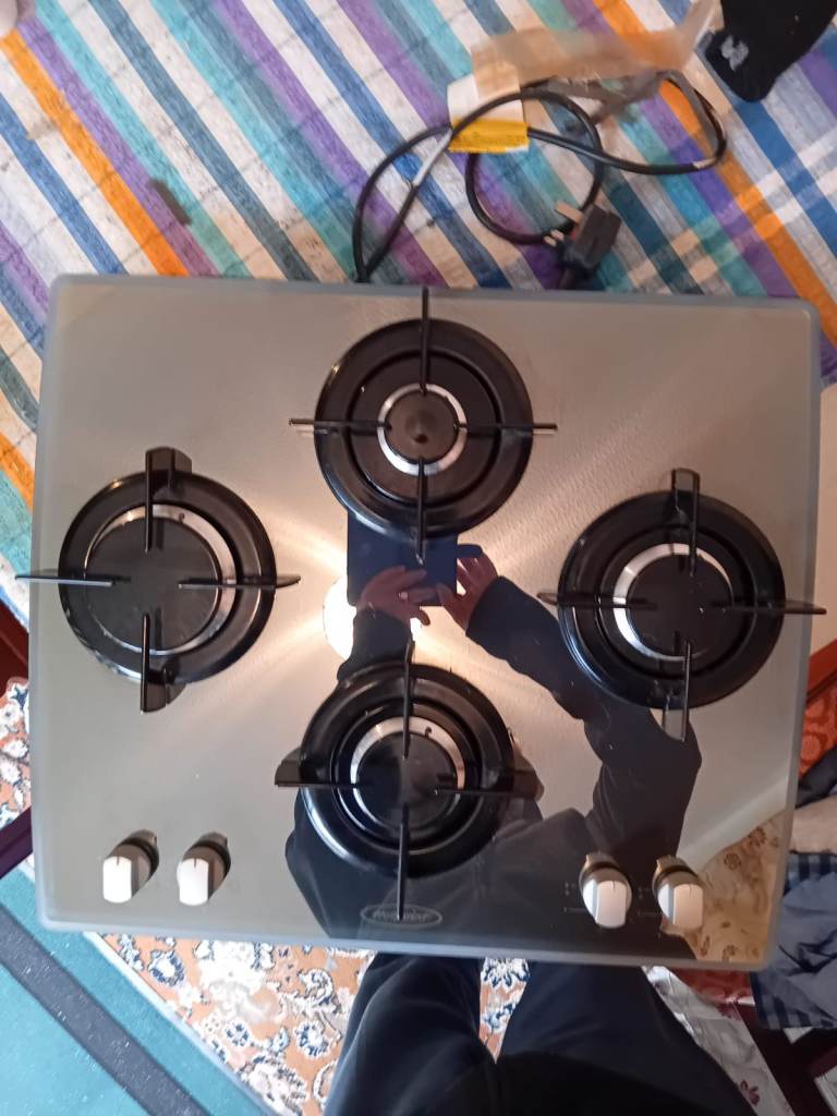 Four-Burner Gas Hob – Glass top, new, never been used.