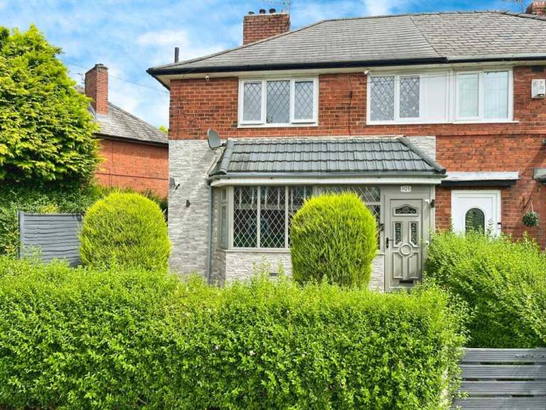 Clean & Beautiful 3 Bedroom Semi Detached House 
