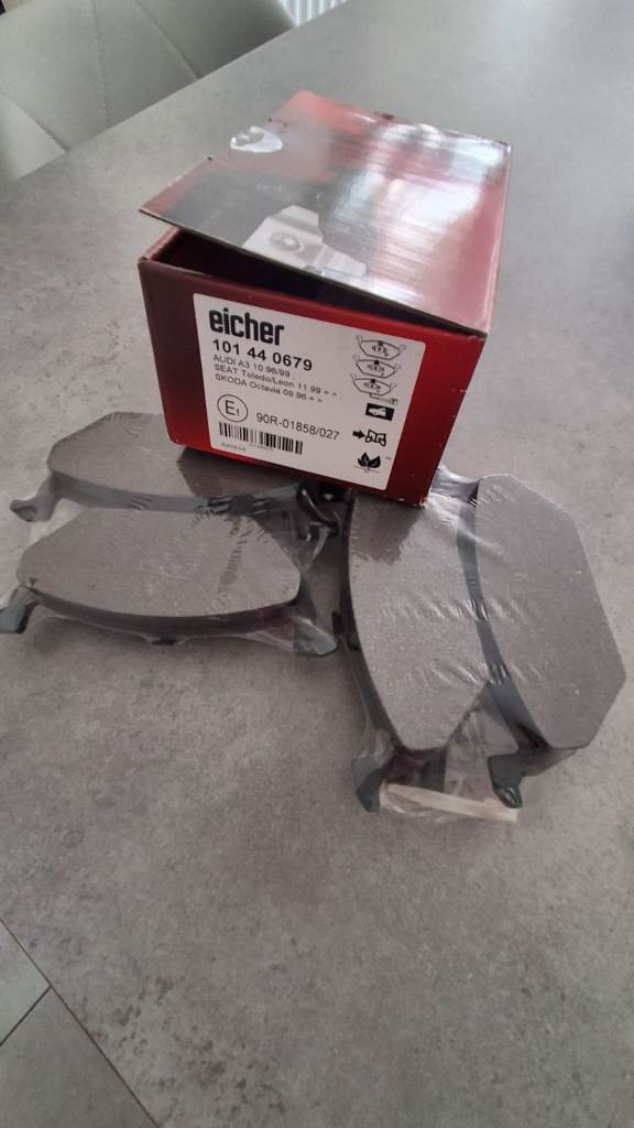 Front Brake Pads – New & Unused – Part No. 101 44 0679