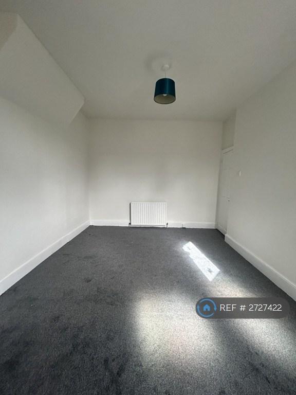 5 bedroom house in Grosvenor Road, London, E10 (5 bed) (#2727422)