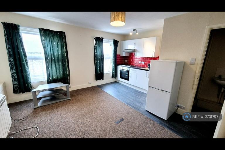 1 bedroom flat in Bedford Road, Reading, RG1 (1 bed) (#2731797)