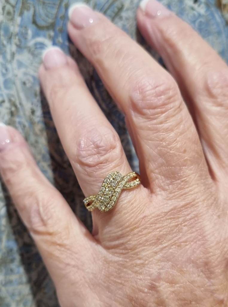 Gold 9ct Diamond cluster ring.  0.50ct. 